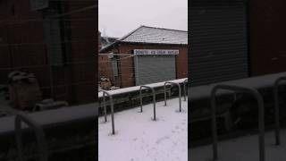 Snowing in Hornsea powreviews hornsea snow snowing british American donutsshorts [upl. by Furtek]