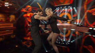 Il Paso di Federica Pellegrini e Angelo Madonia  Ballando con le Stelle 19102024 [upl. by Cary]