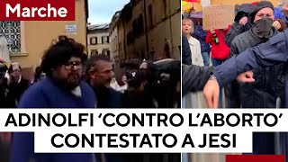 Mario Adinolfi contestato a Jesi per il suo libro quotContro labortoquot [upl. by Nyltiak105]