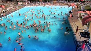 Piscine à vagues  Village Vacances Valcartier [upl. by Janicki785]