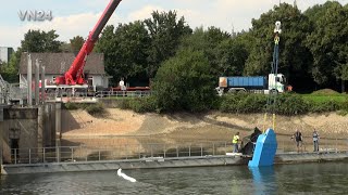 22082023  VN24  Arbeitsboot versinkt in der Ruhr  Bergung mit über 55 Meter Kranauslage [upl. by Anirual]