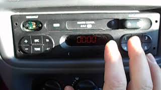 Vidéo  comment débloquer un autoradio cassette Renault Clio 2 [upl. by Suoiradal130]