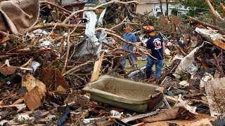 Tornado vittime e ingenti danni in Texas [upl. by Kamaria]