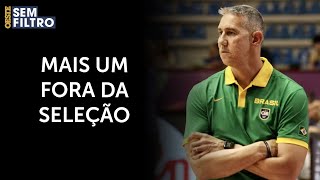 Técnico da seleção de basquete se demite em solidariedade a Diego Falcão [upl. by Aroled]