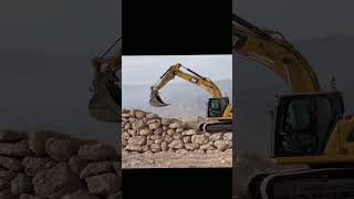 Excavadora Caterpillar 320 Colocando piedra  Excavator TIME LAPSE [upl. by Kylah]