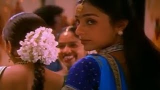 Priyuralu Pilichindi Movie Scenes  Aishwarya Rai trying to console Tabu  Ajith AR Rahman [upl. by Ennairrac]