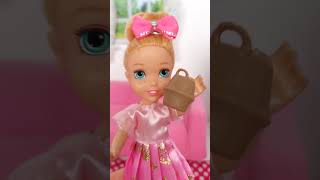 Elsie Learns to Give Way dolls youtubecreatorcommunity giveway [upl. by Adnohsirk]