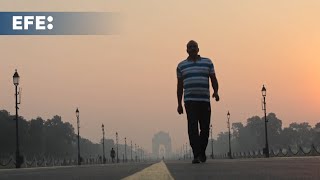 Nueva Delhi supera 20 veces los límites de contaminación tras el festival hindú de Diwali [upl. by Ainoda331]