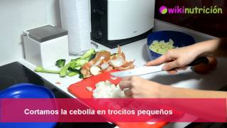 Tortilla de calabacín y cebolla baja en calorías  Receta de cocina de wikinutrición [upl. by Arayc]