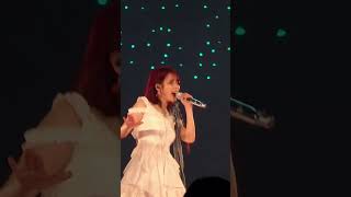 두눈을 꼭 감고 마법을 건다 🧡 아이유 콘서트 0310 너랑나 [upl. by Akimot257]