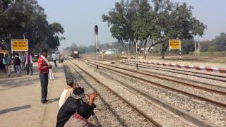 suhaildev superfast express crosing at muftiganj [upl. by Narmis402]