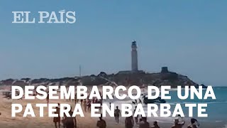 INMIGRACIÓN  Desembarco de una patera en una playa de Barbate [upl. by Petrine]