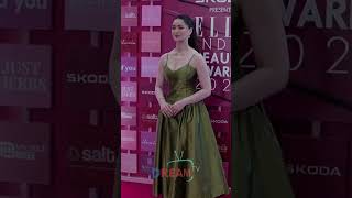 Sara Tendulkar shines bright at the Elle Beauty Awards captivating us all with her stunning style [upl. by Nirtak]