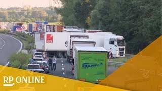 A10 bei Brandenburg Wut im Netz über Falschfahrer in Rettungsgasse [upl. by Nerek]