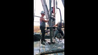 Rig Hole Tipping Drill Pipe rig Hole drill oil tripping [upl. by Tiossem]