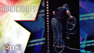 ¡Menudo equilibrio Iñigo y su bici quotcontrolanquot el escenario  Audiciones 5  Got Talent España 2017 [upl. by Tanner892]