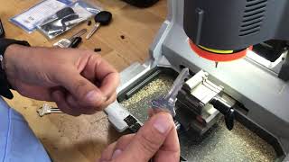 How to trace and cut sc1 or kw1 house key with mini condor m4 jaw [upl. by Atinod]