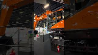 DEVELON Excavadora DX800LC presentada en MampT Expo 2024 [upl. by Notneuq]