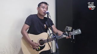 Jangan Tinggalkan Aku  Nazia Marwiyah  Cover By Husen berAqustic [upl. by Saval]