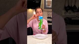 A trick to take the chips out of the box in a satisfying way 😍😝😛🤪 ytshorts shortvideo viral [upl. by Wie]