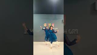 halchal Hui zra shor hua dance danceholic dancecover danceholicsforlife trendingdance [upl. by Welton]