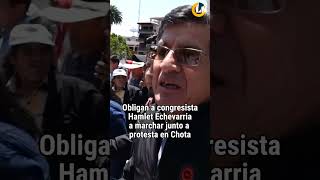 Obligan al congresista Hamlet Echevarria a marchar junto a protesta en Chota Cajamarca [upl. by Nosiaj]