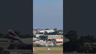 Plane spotting at Guarulhos Airportaviation planespotting smoothlanding aviationlovers airplane [upl. by Ynes541]