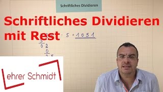 Schriftliches Dividieren mit Rest  EINFACH ERKLÄRT  Mathematik  Lehrerschmidt [upl. by Wakefield]