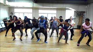 Chorégraphie quotDanse de la Mamanquot par Djamboola Fitness Montréal [upl. by Ronn]