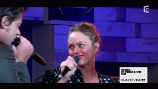 Vanessa Paradis et Benjamin Biolay quotPas besoin de permisquot  C à vous  28112014 [upl. by Suinotna]