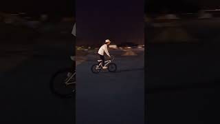 膝の靭帯切れた状態だけど、試しにバンクにチャレンジ膝を使うのはなかなかこわいな。 bmxを楽しもう acl損傷 [upl. by Cull111]