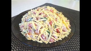 Очень вкусный салат  на Очень скорую руку С помидорами огурцами и ветчиной [upl. by Lebyram]