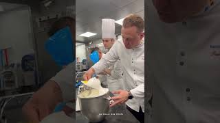 Lîle flottante du restaurant Paul Bocuse par le pâtissier Benoit Charvet 2023 [upl. by Bannon]