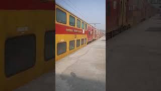 Running Train Double Decker Express bhartiyarail runningtrain doubledeckerexpress khanakpreyashi [upl. by Farrand]