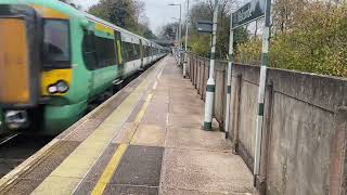 Southern passing balcombe for London Victoria [upl. by Boesch]