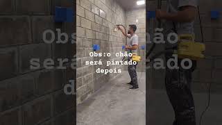 Aplicação de fundo preparador de paredes com pistola pulverizadora elétrica [upl. by Helena]