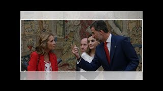 Rien ne va plus entre Letizia et Elena dEspagne  cris et insultes fusent au palais1822019 [upl. by Rector]