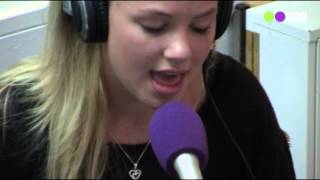 Fabienne Bergmans  Knock You Down Live bij Evers Staat Op [upl. by Ennayr]