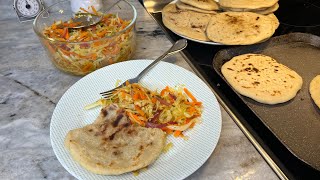 GORDITAS DE MAÍZ CON CURTIDO DE FRIJOLES Y CHICHARRONES Y QUESO [upl. by Vudimir303]