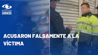 Captan en flagrancia a dos policías extorsionando a un conductor en Bogotá [upl. by Orville]