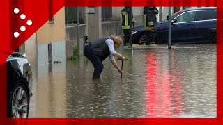 Allagamenti a Bergamo dopo il temporale auto ferme nellacqua [upl. by Nnylaj405]