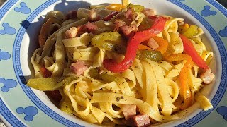 Pasta con i peperoni e pancetta Ricetta veloce e gustosa [upl. by Lonne864]