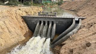 Construction of a powerful 4gate discharge dam [upl. by Ainorev]