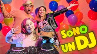 Salvo e Giorgia  Sono Un DJ Canzone Ufficiale [upl. by Ydnih202]