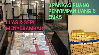 BRANKAS UANG DAN EMAS SEPI MENYERAMKAN [upl. by Eurd]