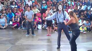 mimo Moy bailando en Plaza Rioes perro [upl. by Rheingold]