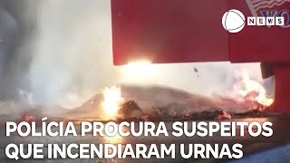 Polícia procura suspeitos que incendiaram urnas com votos nos EUA [upl. by Suivatco]