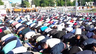 Moscows Muslims Celebrate the End of Ramadan  The Moscow Times [upl. by Nirmak466]