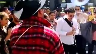 Un indegente cantando como el vocalista de la banda MS [upl. by Enaitsirhc]