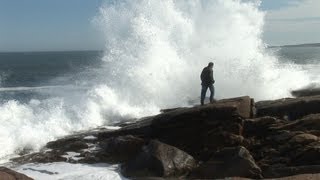 HD Big waves crashing into rocks at Gloucester Massachusetts  March 3 2007 [upl. by Tj]